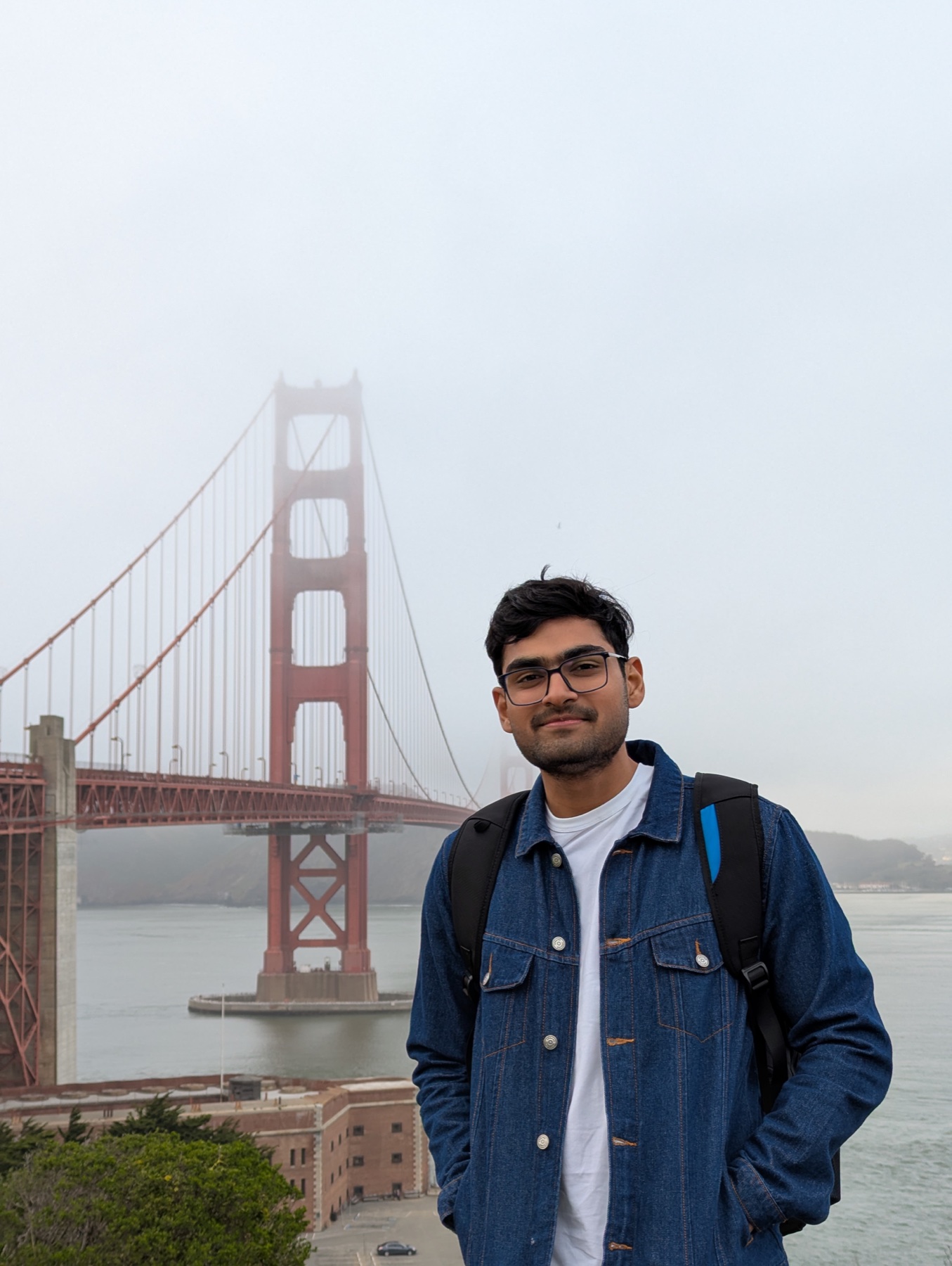 Aananth V standing in front of the Golden Gate Bridge